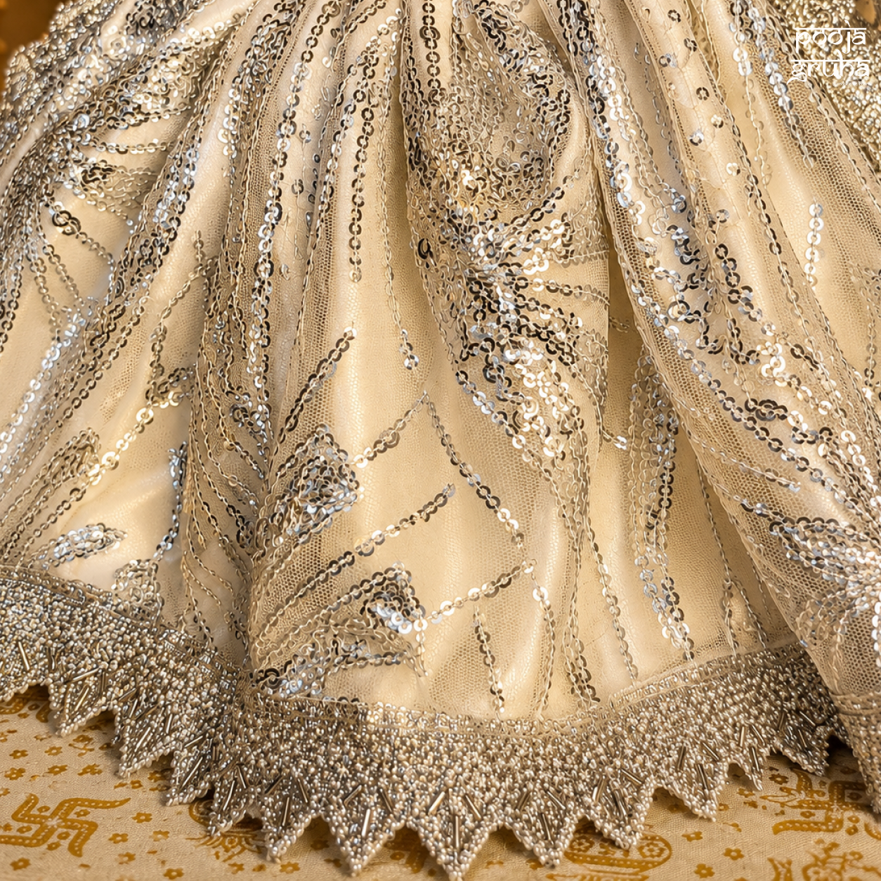 Shwet Vaibhav Mata Rani Dress Set