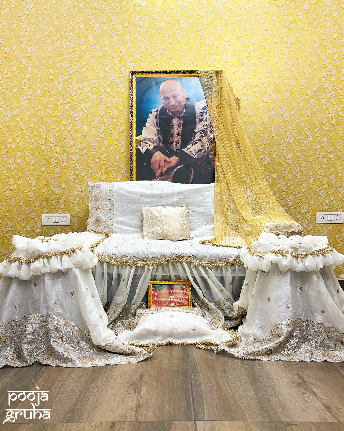 Shukrana Guruji Gaddi Chola Set — Lux Ivory Ensemble