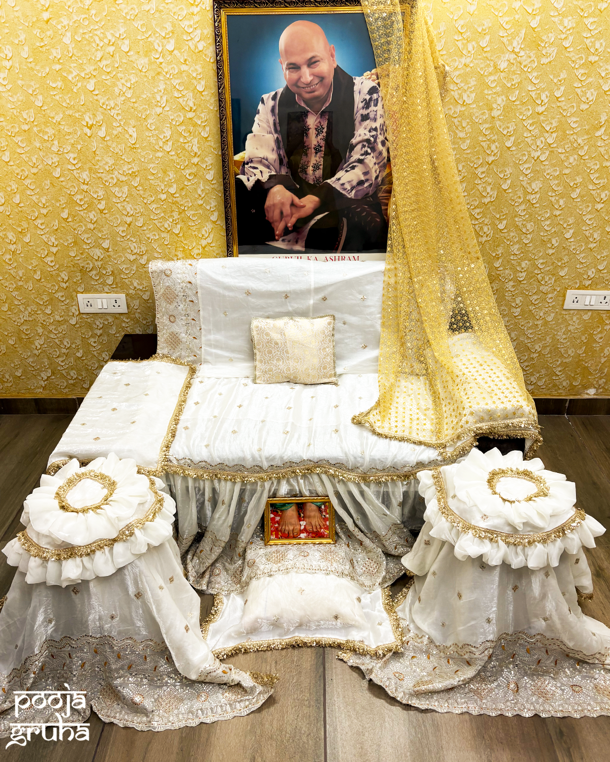 Shukrana Guruji Gaddi Chola Set — Lux Ivory Ensemble