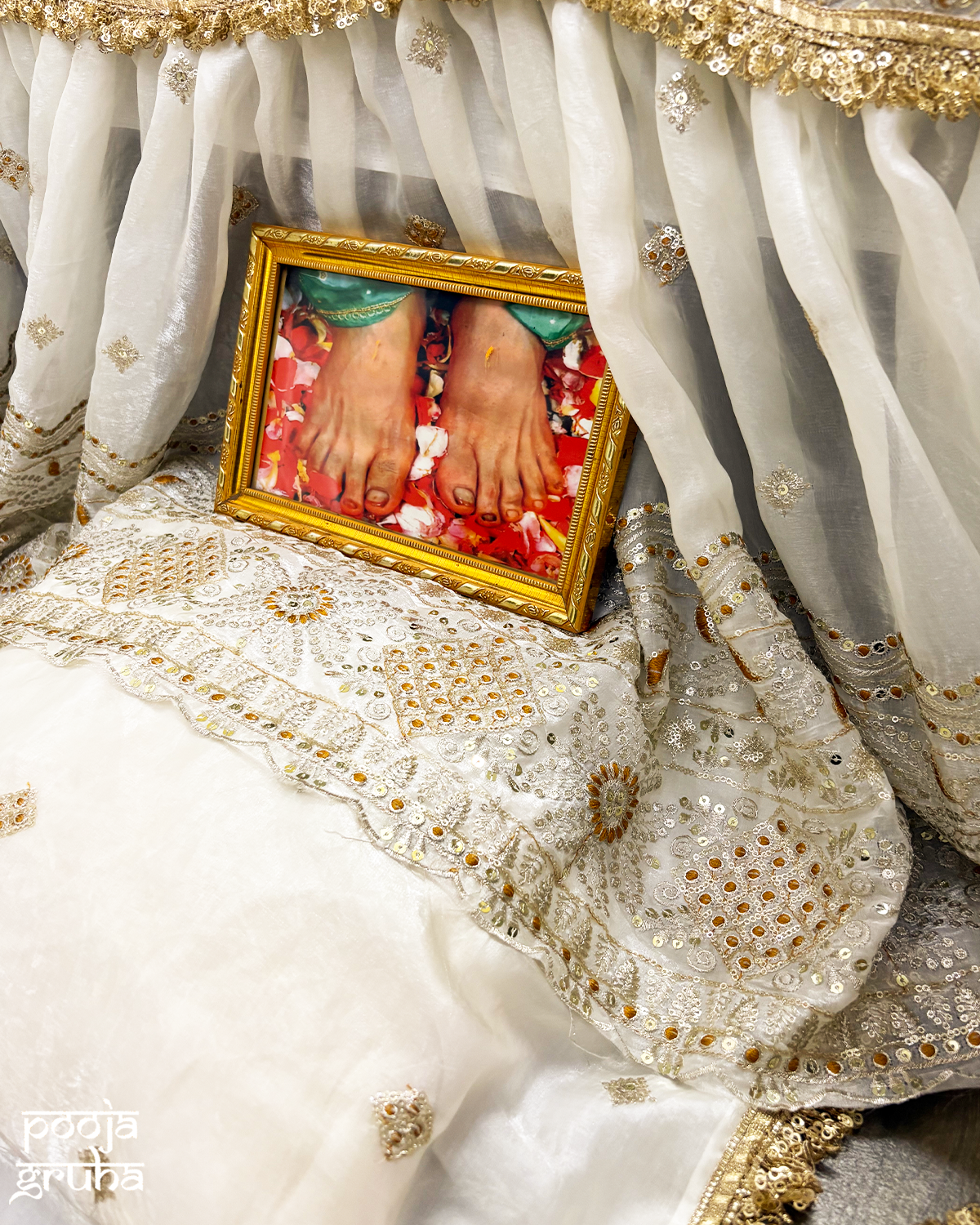 Shukrana Guruji Gaddi Chola Set — Lux Ivory Ensemble