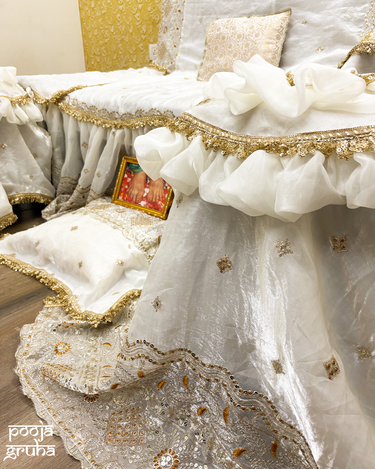 Shukrana Guruji Gaddi Chola Set — Lux Ivory Ensemble