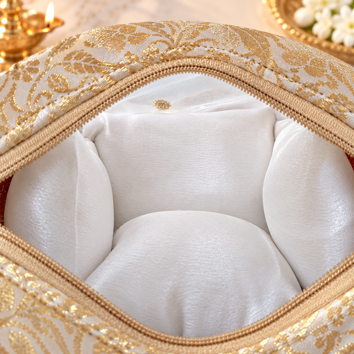 Shwet Pitambar Laddu Gopal Travel Bag | Pooja Gruha