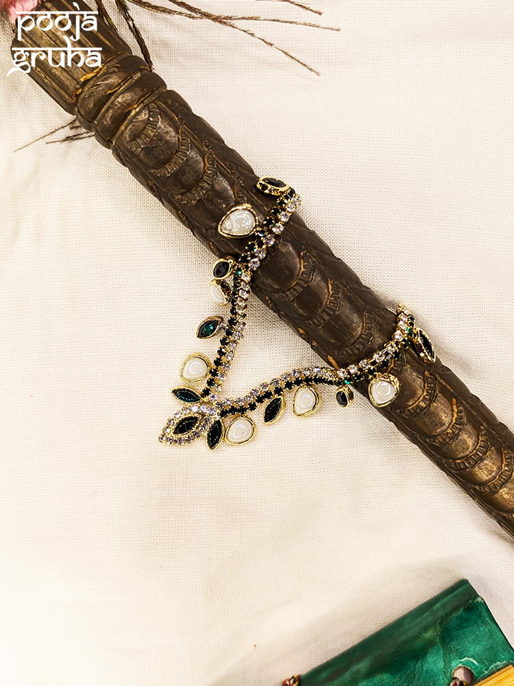 Leaf Kundan V Necklace