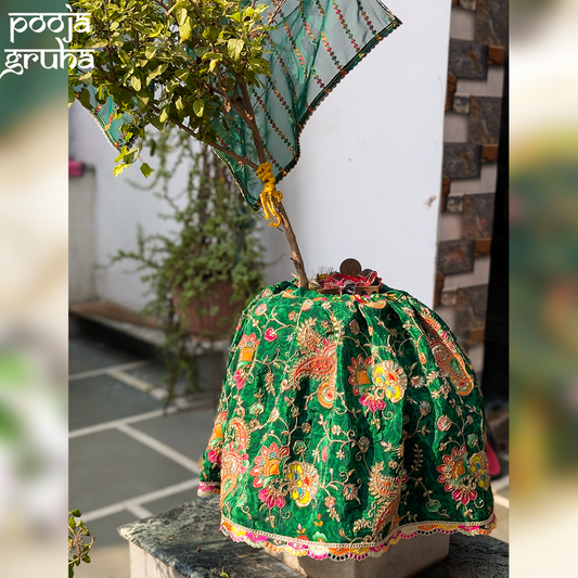 Hariyali Shringar Tulsi Vastra – Rich Embroidered Silk Lehenga & Chunri Set