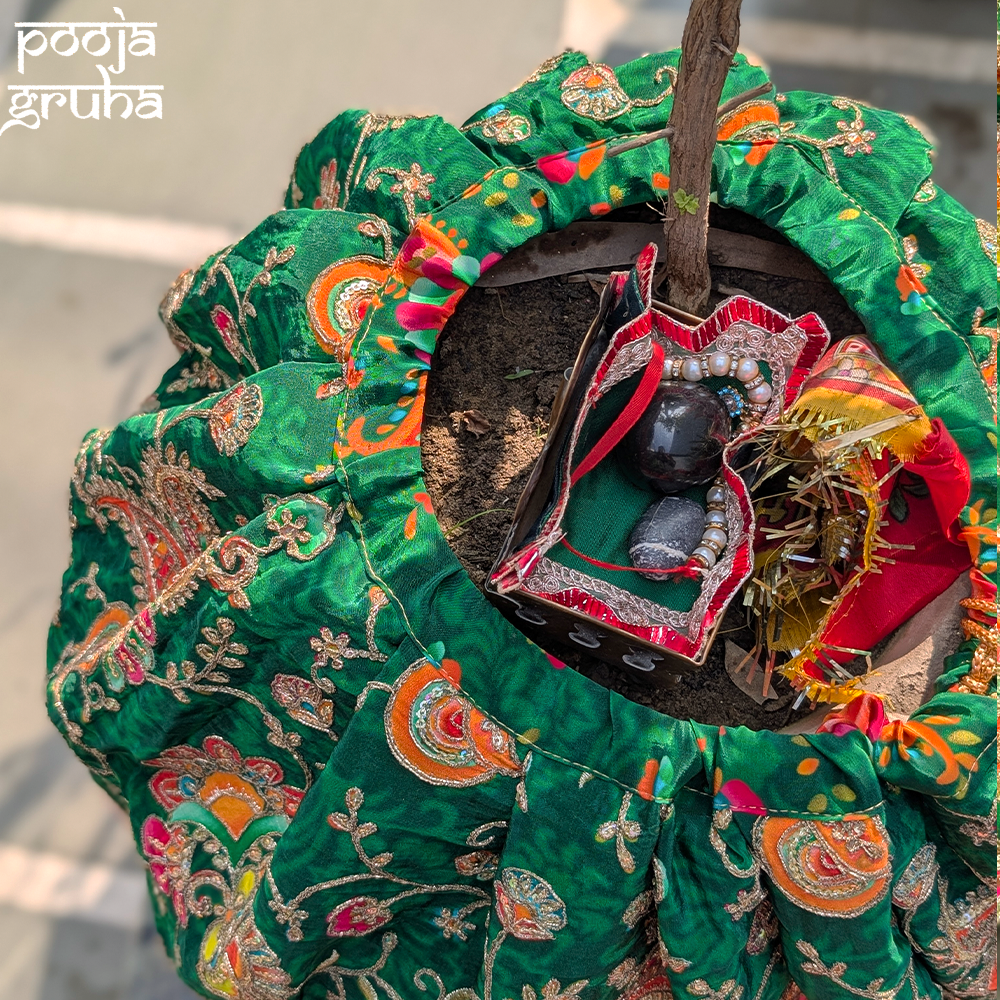 Hariyali Shringar Tulsi Vastra – Rich Embroidered Silk Lehenga & Chunri Set