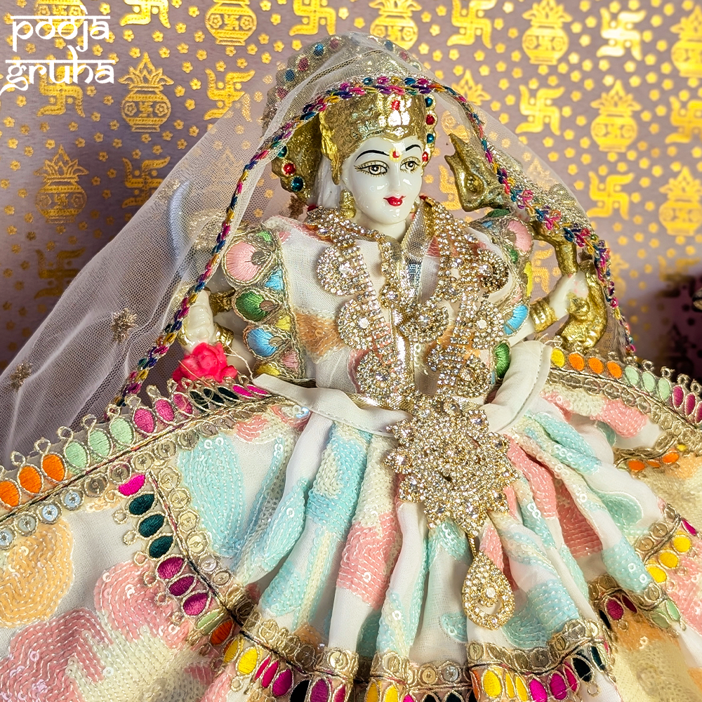 Shwet Pushpa Rang Mata Rani Lehenga Set